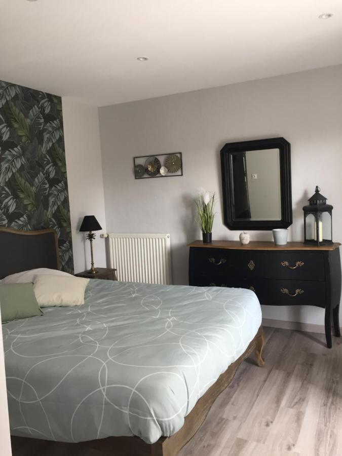 Bed and Breakfast Cote Jardin Des Charmilles Quettehou Экстерьер фото