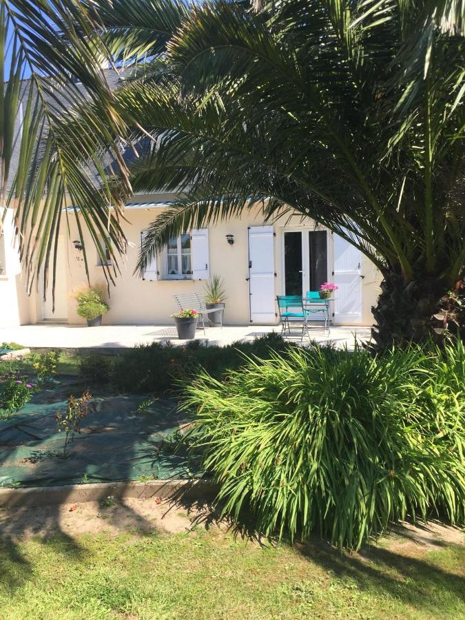 Bed and Breakfast Cote Jardin Des Charmilles Quettehou Экстерьер фото