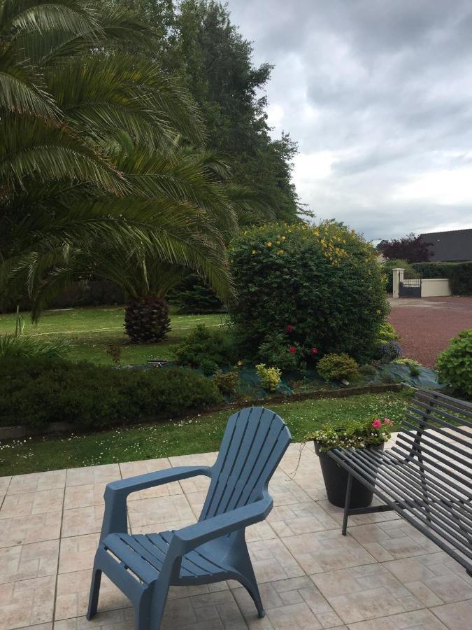 Bed and Breakfast Cote Jardin Des Charmilles Quettehou Экстерьер фото
